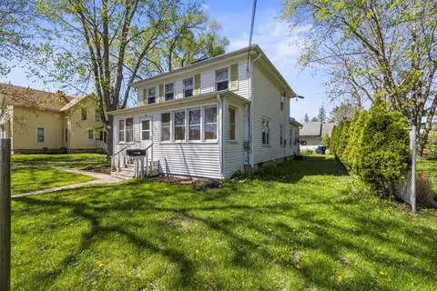 14 12 Prescott St, Elkhorn, WI 53121