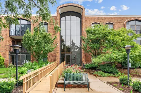 325 S Yellowstone Dr #320, Madison, WI 53705