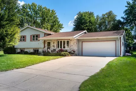 421 Nottingham Rd, Stoughton, WI 53589