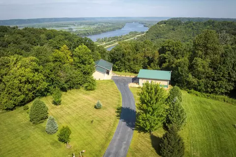 11215 Midway Ct, De Soto, WI 54624