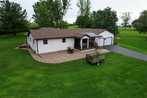 905 Valley View Dr, Lancaster, WI 53813