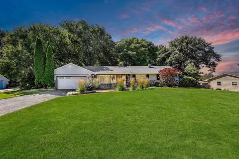 w253 Hillendale Drive, Oconomowoc, WI 53066