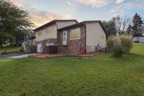 206 27th St, Monroe, WI 53566