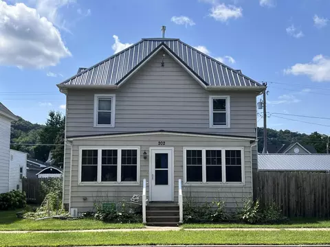 202 Swain St, Chaseburg, WI 54621