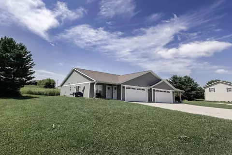 1398 Bea Ann Dr, Dodgeville, WI 53533