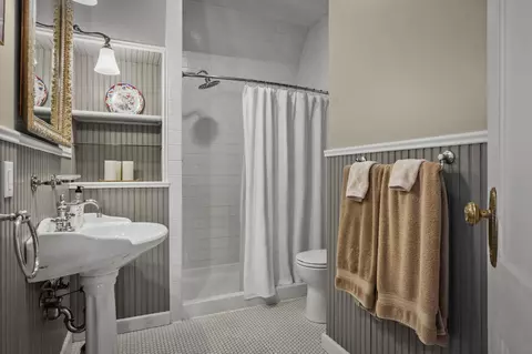 Bath - 752 E Gorham St, Madison, WI 53703 photo 3 of 7