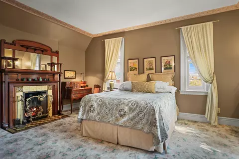 Bedroom - 752 E Gorham St, Madison, WI 53703 photo 2 of 7