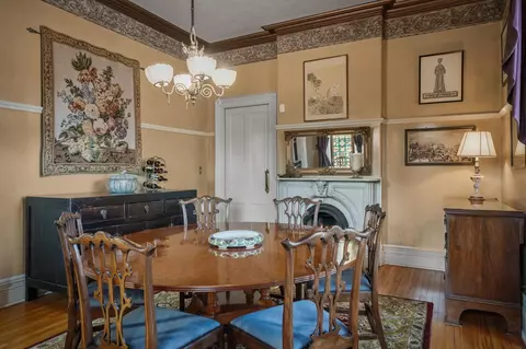 Dining - 752 E Gorham St, Madison, WI 53703 photo 4 of 6
