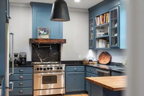 Kitchen - 752 E Gorham St, Madison, WI 53703 photo 2 of 5