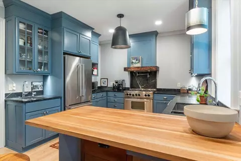 Kitchen - 752 E Gorham St, Madison, WI 53703 photo 4 of 5