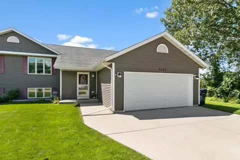 3202 Greenwood Dr, Janesville, WI 53546