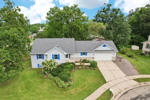 100 Oak Ridge Ct, Deerfield, WI 53531