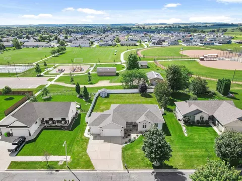 665 Hillside Ct, Evansville, WI 53536