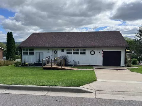 629 W Side Dr, Richland Center, WI 53581