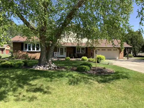 809 E Azalea Ter, Beloit, WI 53511