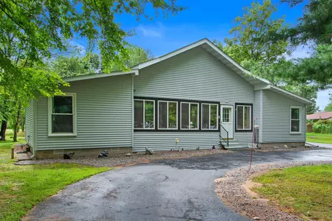 1041 Squire Ct, Nekoosa, WI 54457