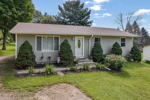 619 Effinger Rd, Baraboo, WI 53913