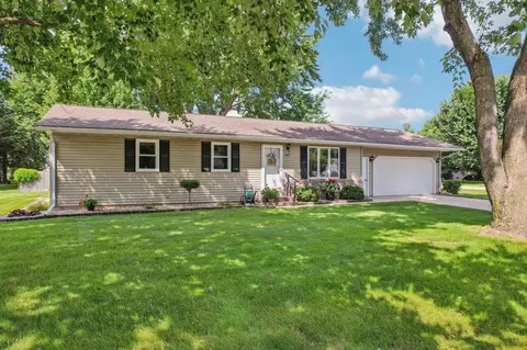 207 15th St, Prairie Du Sac, WI 53578