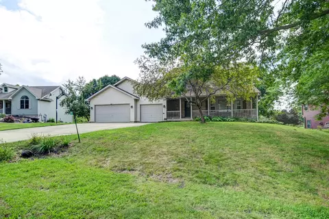 2721 Rolling View Rd, Stoughton, WI 53589