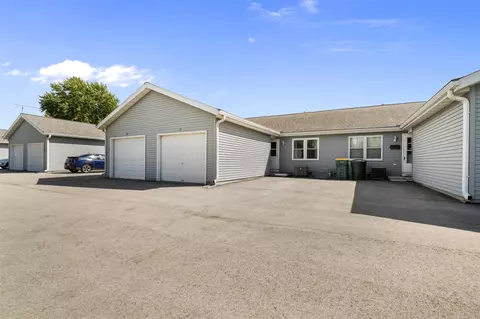683 Beechwood Ct #2F, Ripon, WI 54971