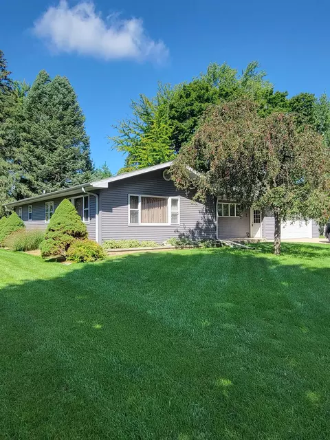 418 Highland Park Ave, Clinton, WI 53525