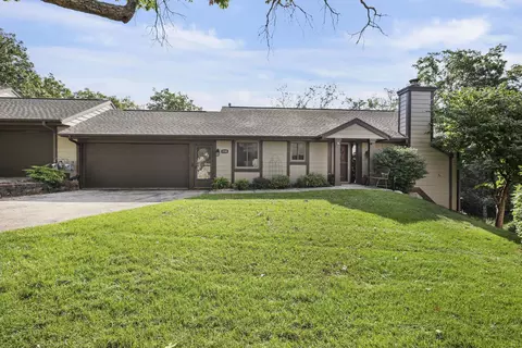 216 Shady Oak Ct, Janesville, WI 53548