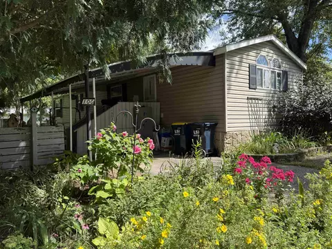 100 Woodland Dr, Wisconsin Dells, WI 53965