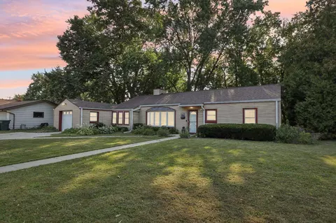 2947 S 106th St, West Allis, WI 53227