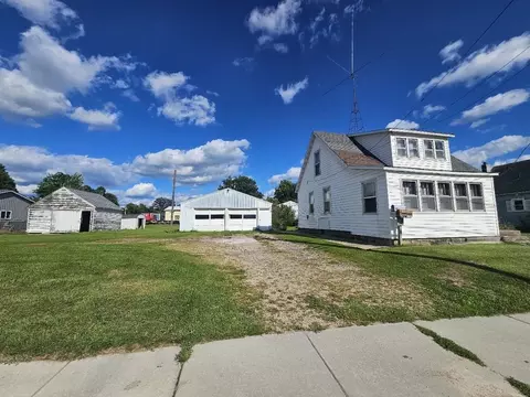 1420 Academy St, Elroy, WI 53929