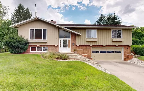 1402 Adrian Blvd, Fort Atkinson, WI 53538