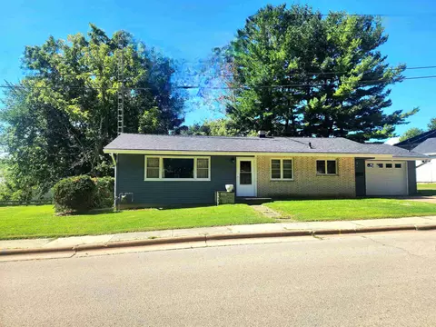 245 E Furnace St, Platteville, WI 53818