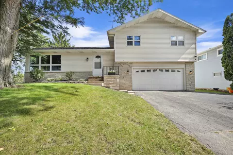 2701 Victoria Ln, Madison, WI 53704