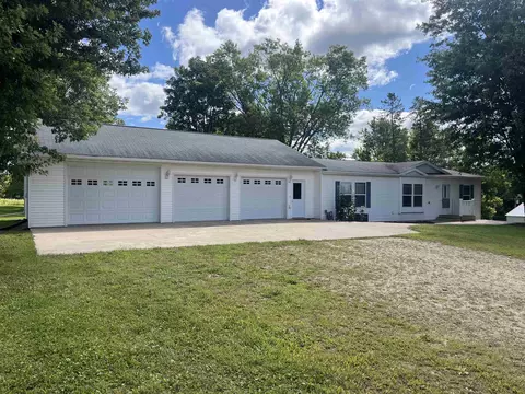 320 N Pine St, La Farge, WI 54639
