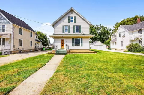 312 4th St, Beaver Dam, WI 53916