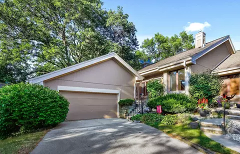 5807 Woodcreek Ln #5807, Middleton, WI 53562