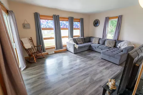 903 E Memorial Dr, Janesville, WI 53545