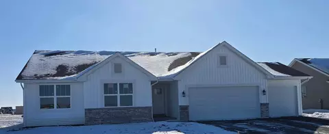 1124 E Birchwood Dr, Beloit, WI 53511