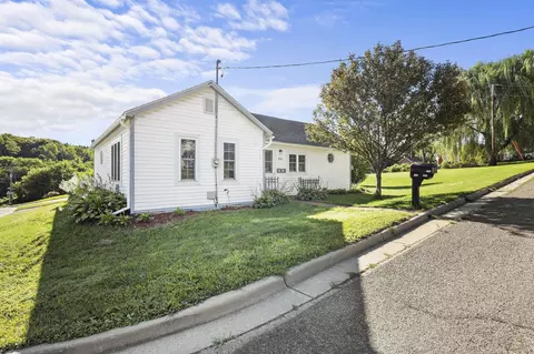 904 State St, Mineral Point, WI 53565