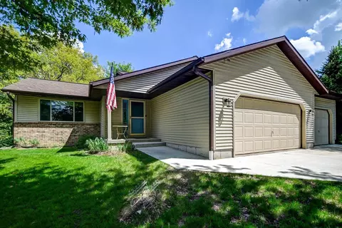6824 Moonlight Cir, Sun Prairie, WI 53590