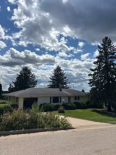 323 3rd St, Bloomington, WI 53804