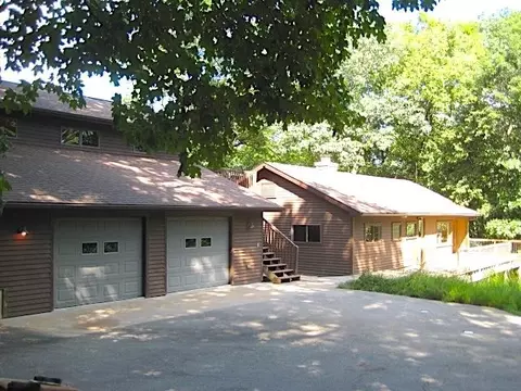 104 Summit Dr, Mcgregor, IA 52157