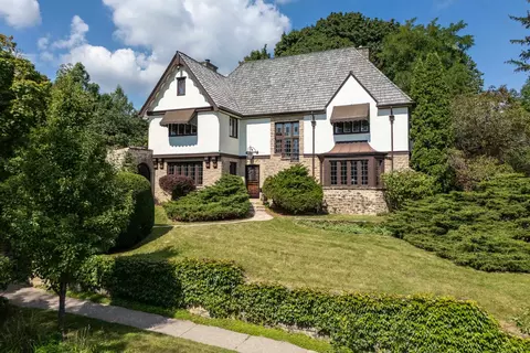 1712 Summit Ave, Madison, WI 53726