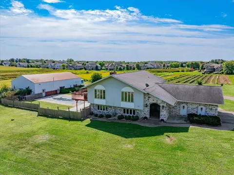 2695 Nightingale Ln, Cottage Grove, WI 53527