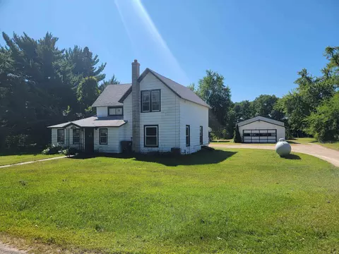 899 Gillette Ln, Wisconsin Dells, WI 53965