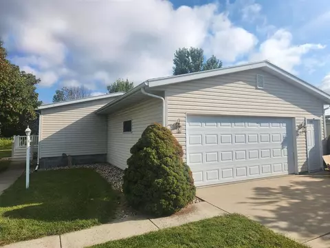450 Red Spruce Ave, Baraboo, WI 53913