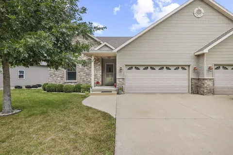 716 Forest Edge Dr, Mazomanie, WI 53560