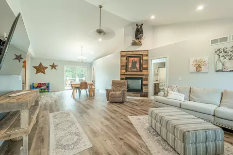 405 7th Ave #C, New Glarus, WI 53574
