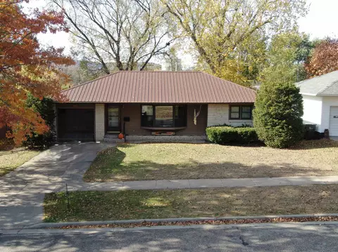 791 S Beaumont Rd, Prairie Du Chien, WI 53821