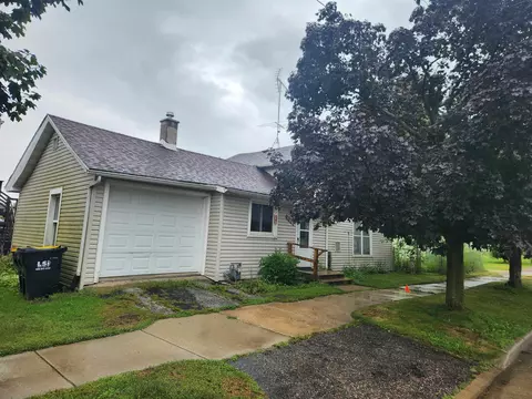 100 S Oak St, North Freedom, WI 53951