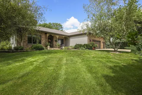 901 Gallagher Ln, Stoughton, WI 53589